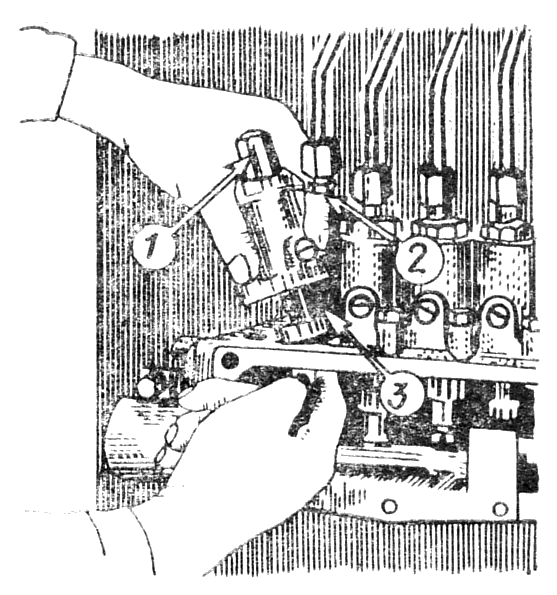 Снятие секции топливного насоса Снятие секции топливного насоса